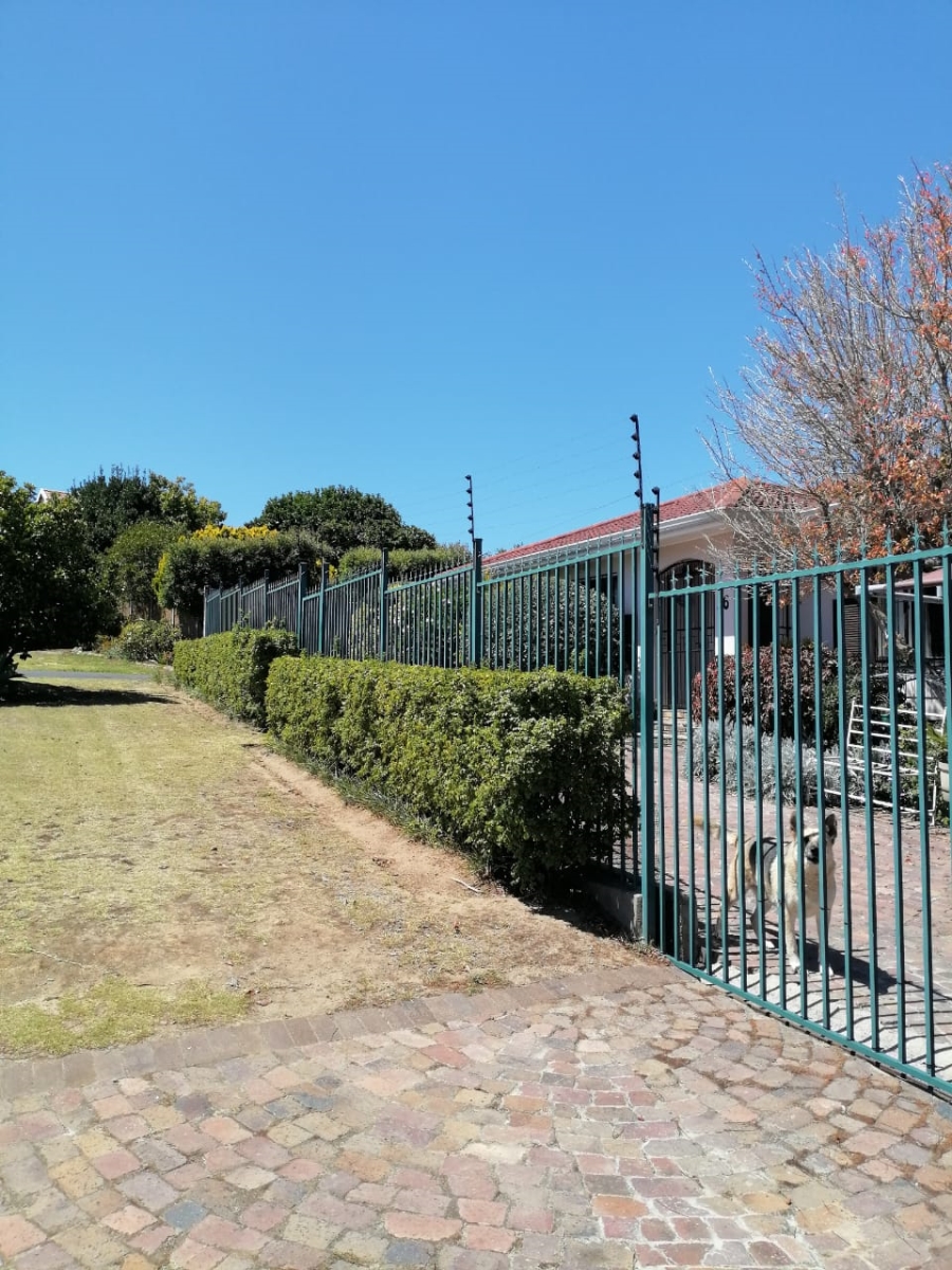 To Let 4 Bedroom Property for Rent in Heldervue Western Cape